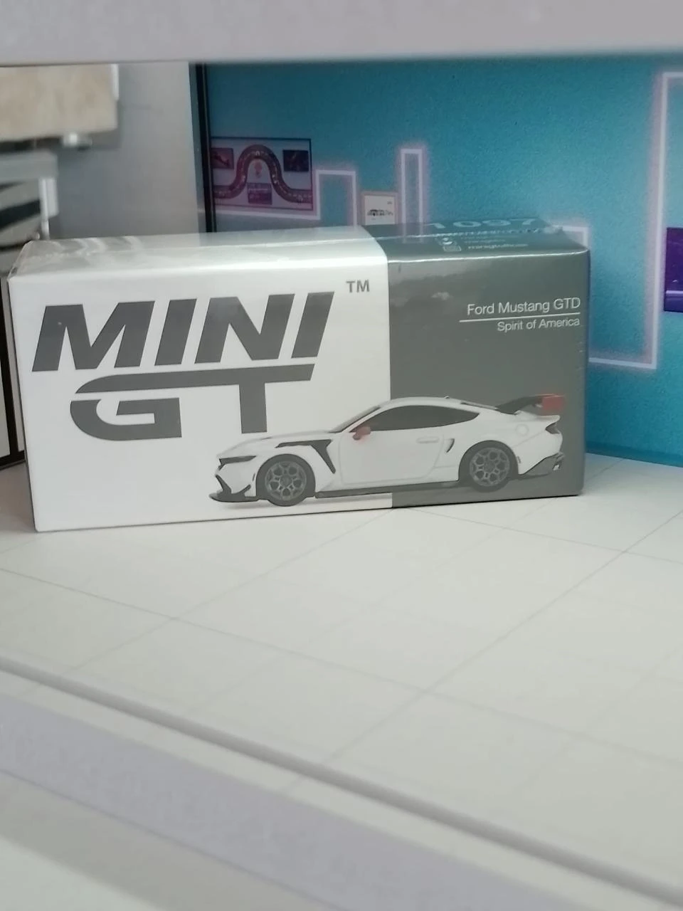 Mini GT 1/64 MGT1097 Ford Mustang GTD - Spirit of America - NOVO/LACRADO – photo 2